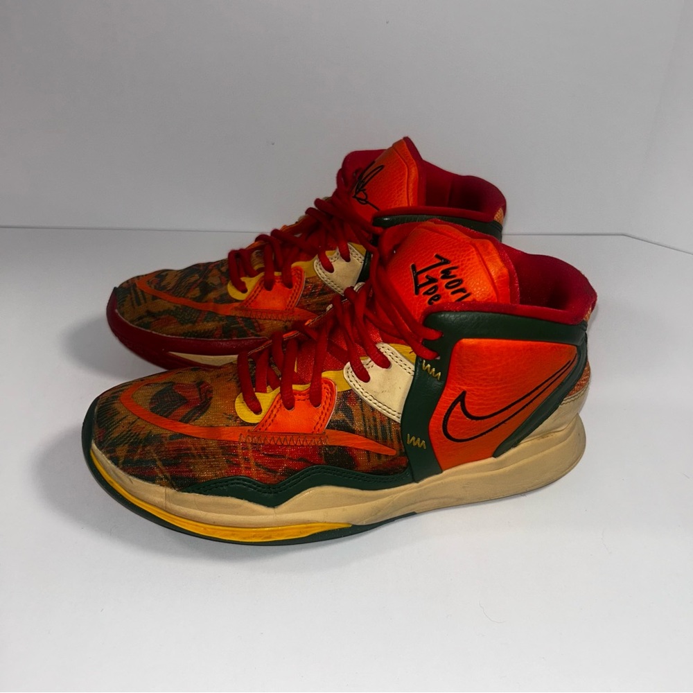 Nike Kyrie Infinity 1 World 1 People Size 6.5Y Orange 2022 Basketball Sneakers